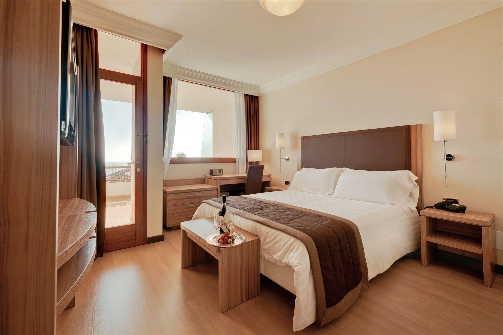 Nyala Suite Hotel Санремо Номер фото
